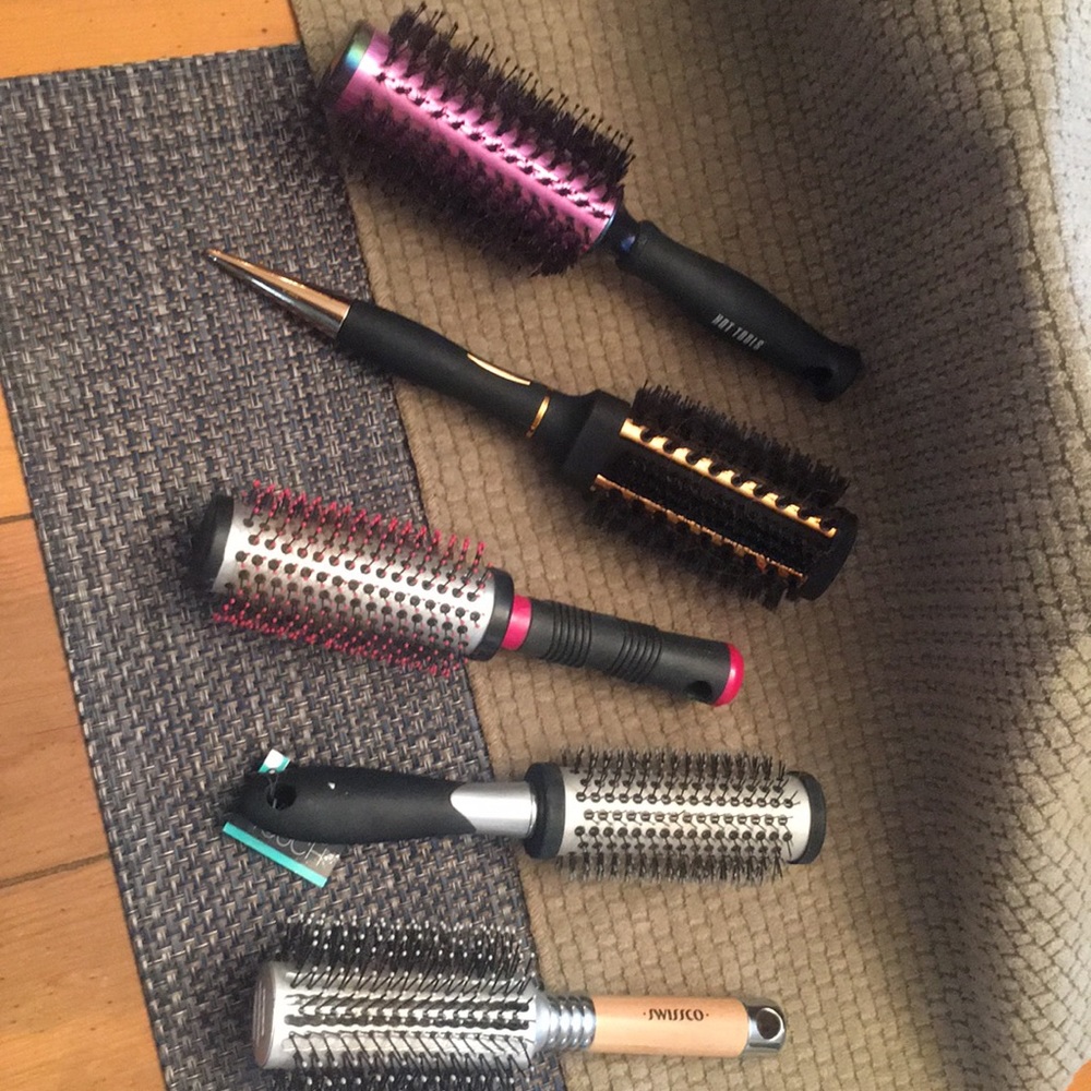 Styling hairbrushs!  Like new... 5 total💃